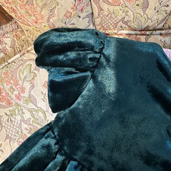 Green Velvet Child's  Party/ Holiday Dress by Two Turtle Doves - sz 6 mo. - Picture 3 of 5